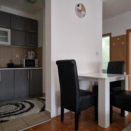 Centar S Apartment Nis Luaran gambar