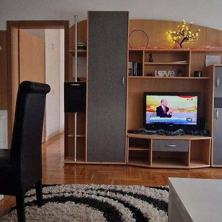 Centar S Apartment Nis Luaran gambar