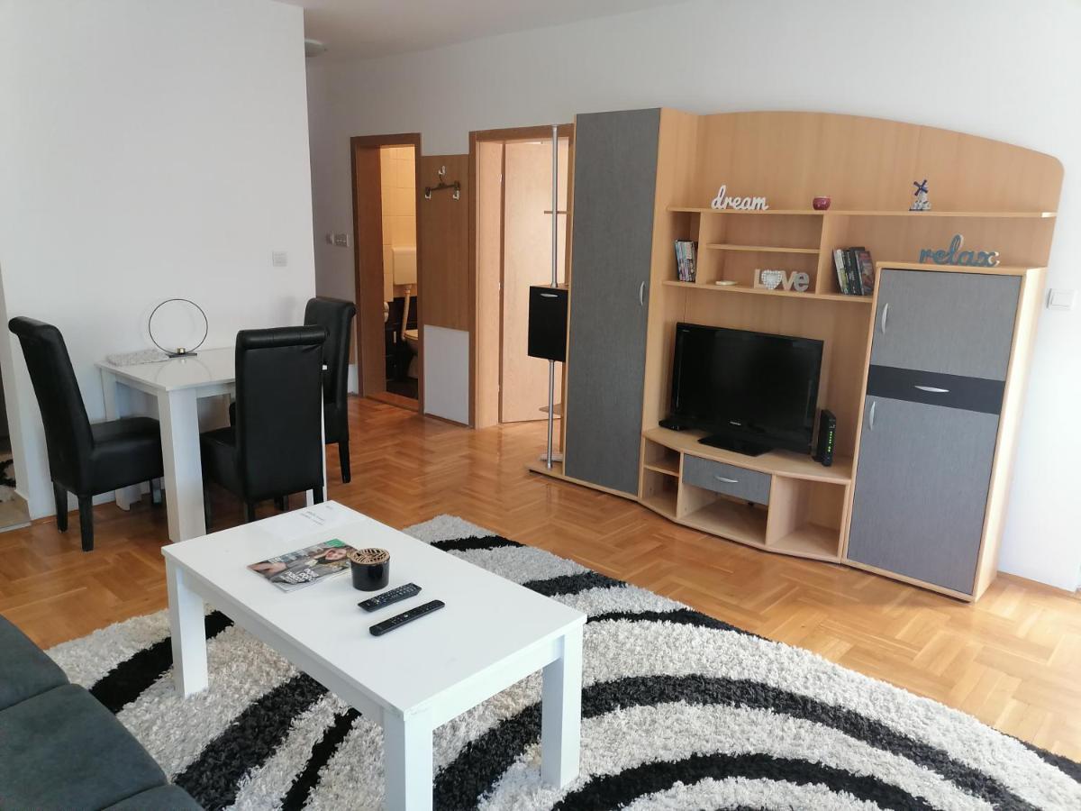 Centar S Apartment Nis Luaran gambar