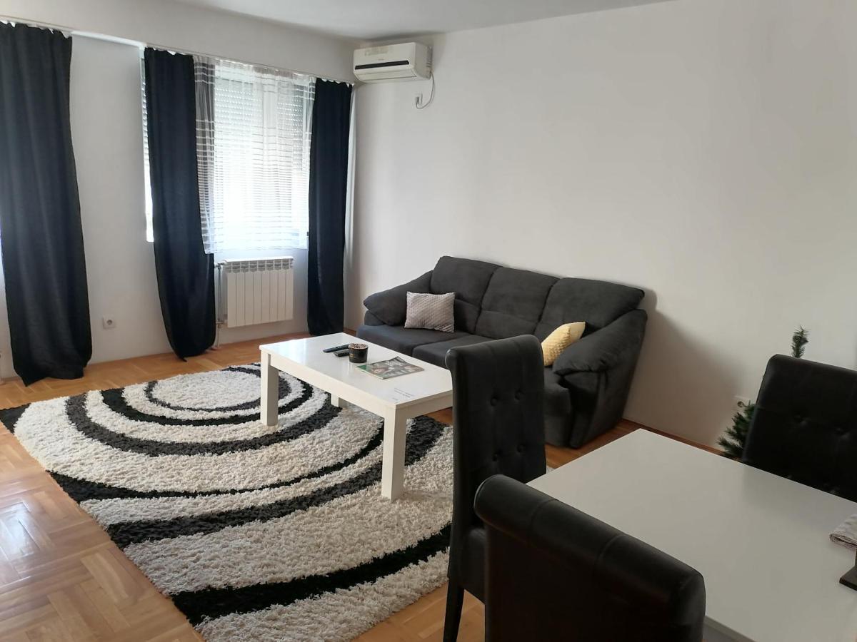 Centar S Apartment Nis Luaran gambar