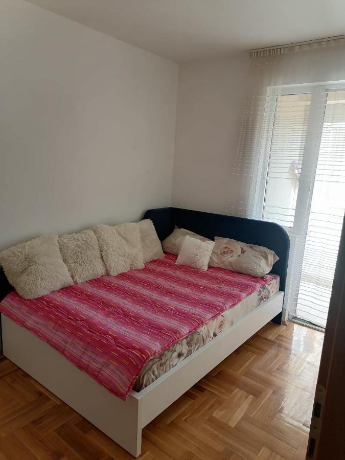 Centar S Apartment Nis Luaran gambar