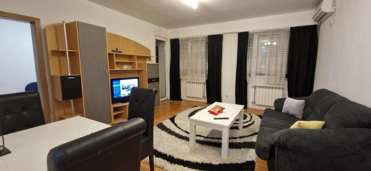 Centar S Apartment Nis Luaran gambar
