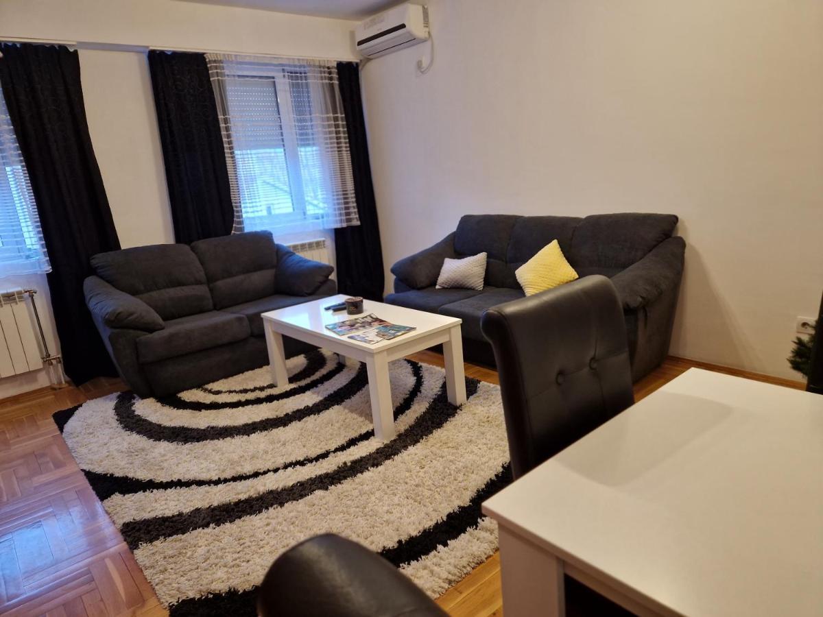 Centar S Apartment Nis Luaran gambar