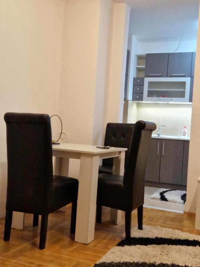 Centar S Apartment Nis Luaran gambar